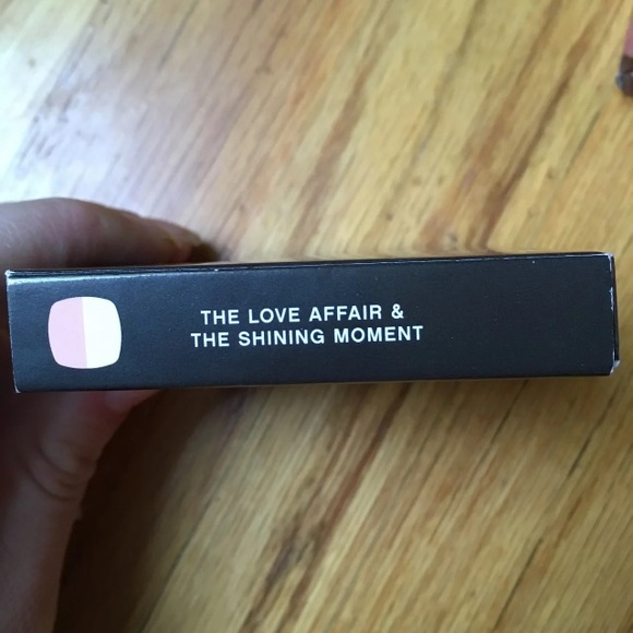 Sold New Bare Minerals bundle & new silver make up bag - Picture 5 of 8